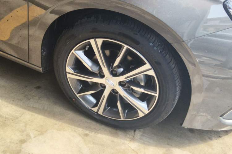 Used Geely Auto Emgrand 2023 4th Generation Champion Edition 1.5L CVT Prestige Model Right Front Wheel Hub