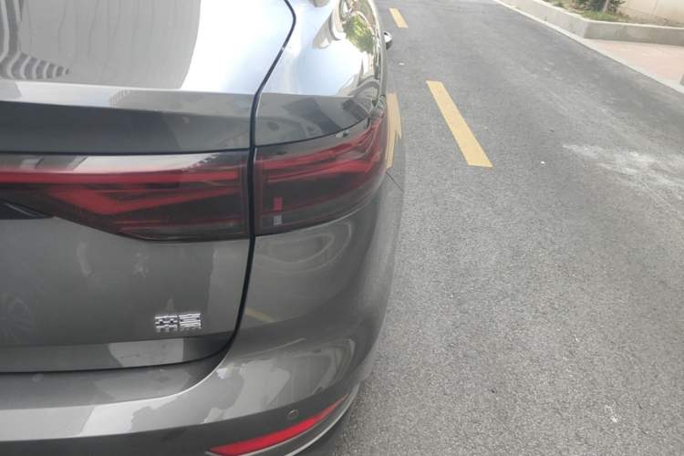Used Geely Auto Emgrand 2023 4th Generation Champion Edition 1.5L CVT Flagship Model Right Rear Taillight