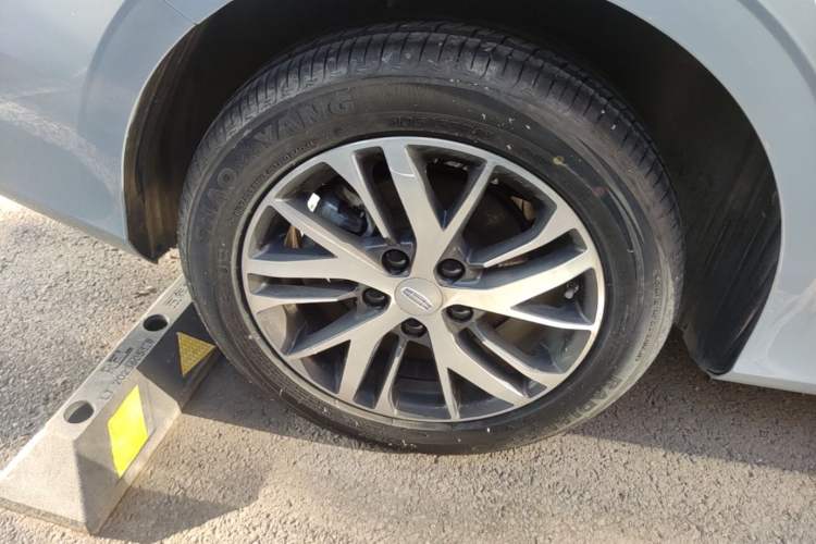 Used Geely Auto Emgrand 2023 4th Generation Champion Edition 1.5L CVT Luxury Model Right Rear Wheel Hub