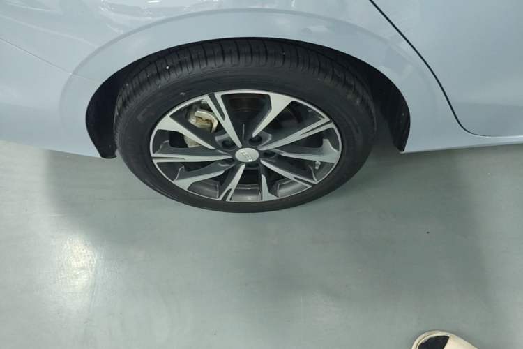 Used Geely Auto Emgrand 2023 4th Generation Champion Edition 1.5L CVT Prestige Model Right Rear Wheel Hub