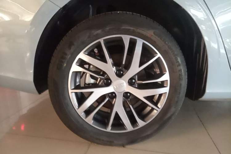 Used Geely Auto Emgrand 2023 4th Generation Champion Edition 1.5L CVT Luxury Model Right Rear Wheel Hub