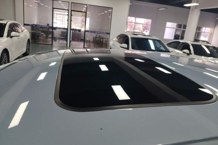 Used Geely Auto Emgrand 2023 4th Generation Champion Edition 1.5L CVT Prestige Model Roof