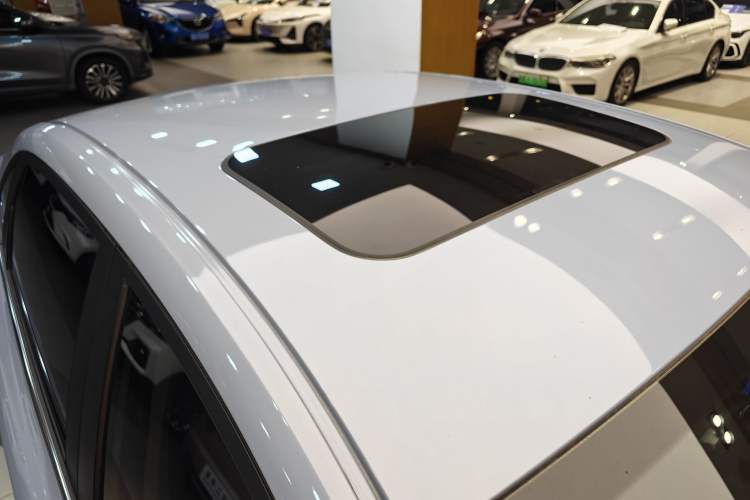 Used Geely Auto Emgrand 2023 4th Generation Champion Edition 1.5L CVT Prestige Model Roof