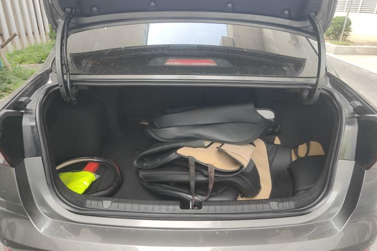 Used Geely Auto Emgrand 2023 4th Generation Champion Edition 1.5L CVT Flagship Model Trunk