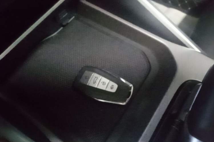 Used Geely Auto Emgrand 2023 4th Generation Champion Edition 1.5L CVT Luxury Model Vehicle Key