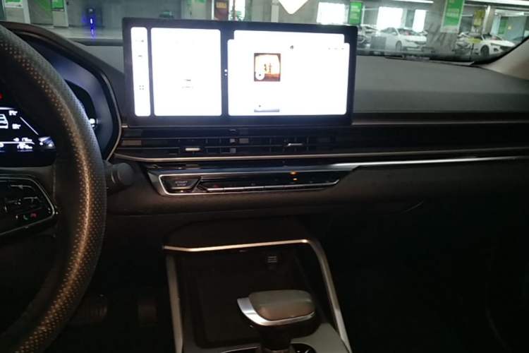 Used Geely Auto Emgrand 2023 4th Generation Champion Edition 1.5L CVT Prestige Model Audio And AC Panel