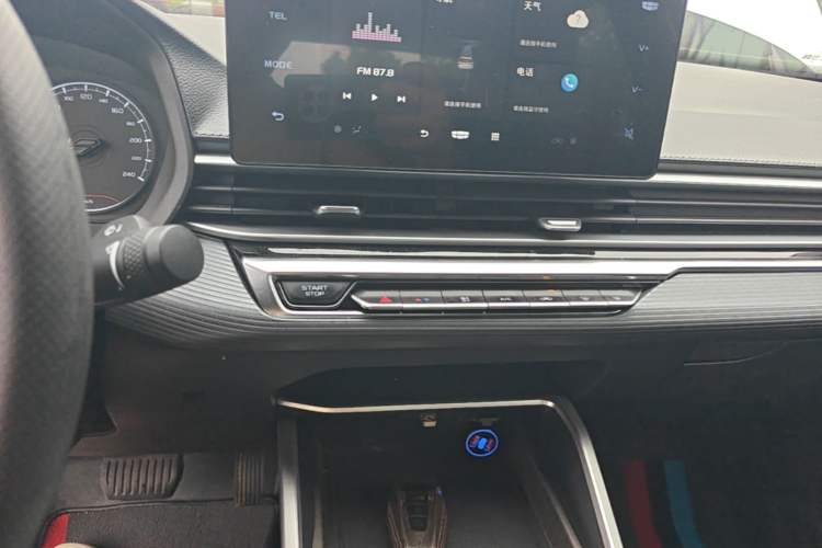 Used Geely Auto Emgrand 2023 4th Generation Champion Edition 1.5L CVT Luxury Model Audio And AC Panel