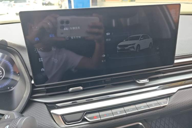 Used Geely Auto Emgrand 2023 4th Generation Champion Edition 1.5L Manual Luxury Model Audio And AC Panel