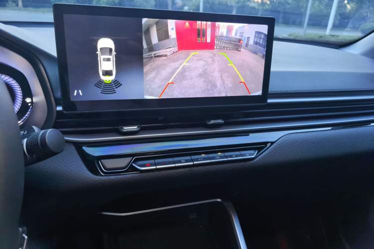 Used Geely Auto Emgrand 2023 4th Generation Champion Edition 1.5L Manual Luxury Model Audio And AC Panel