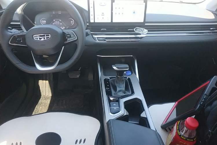 Used Geely Auto Emgrand 2023 4th Generation Champion Edition 1.5L CVT Luxury Model Audio And AC Panel