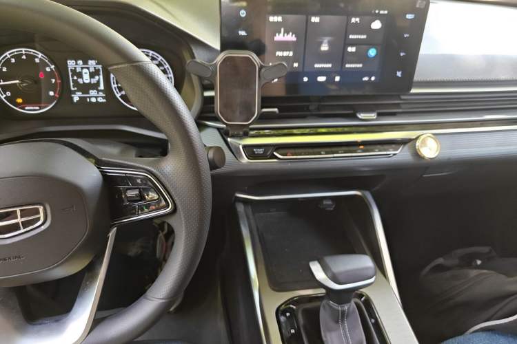 Used Geely Auto Emgrand 2023 4th Generation Champion Edition 1.5L CVT Luxury Model Audio And AC Panel