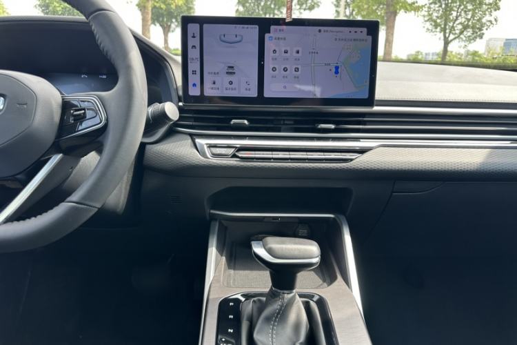 Used Geely Auto Emgrand 2023 4th Generation Champion Edition 1.5L CVT Luxury Model Audio And AC Panel