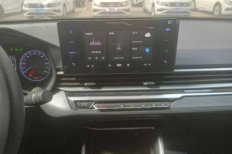 Used Geely Auto Emgrand 2023 4th Generation Champion Edition 1.5L CVT Luxury Model Audio And AC Panel
