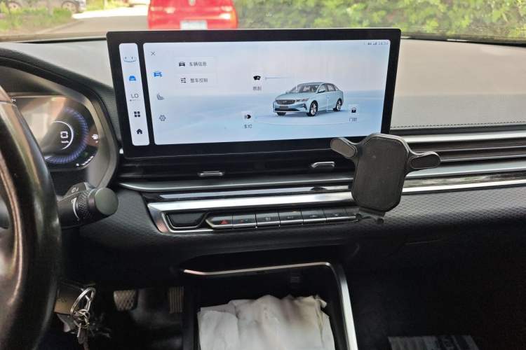 Used Geely Auto Emgrand 2023 4th Generation Champion Edition 1.5L Manual Luxury Model Audio And AC Panel