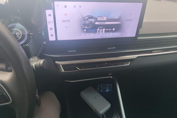 Used Geely Auto Emgrand 2023 4th Generation Champion Edition 1.5L Manual Luxury Model Audio And AC Panel
