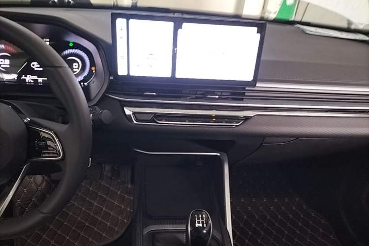 Used Geely Auto Emgrand 2023 4th Generation Champion Edition 1.5L Manual Luxury Model Audio And AC Panel