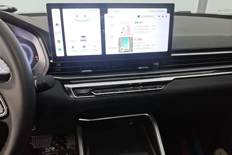 Used Geely Auto Emgrand 2023 4th Generation Champion Edition 1.5L CVT Prestige Model Audio And AC Panel