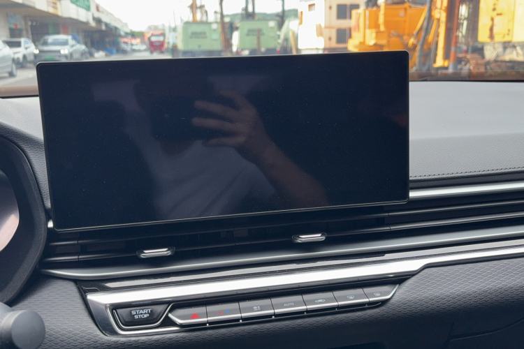 Used Geely Auto Emgrand 2023 4th Generation Champion Edition 1.5L CVT Luxury Model Audio And AC Panel