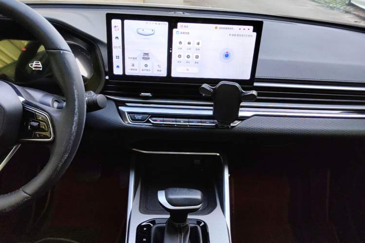 Used Geely Auto Emgrand 2023 4th Generation Champion Edition 1.5L CVT Luxury Model Audio And AC Panel