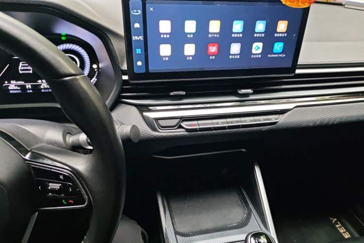 Used Geely Auto Emgrand 2023 4th Generation Champion Edition 1.5L Manual Luxury Model Audio And AC Panel