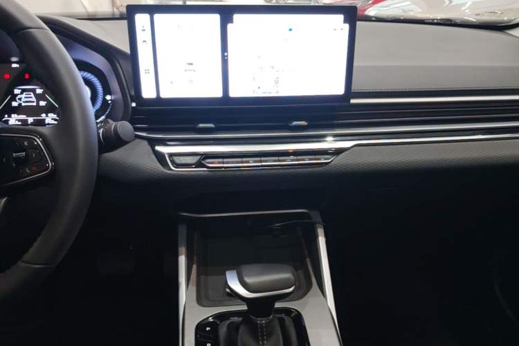 Used Geely Auto Emgrand 2023 4th Generation Champion Edition 1.5L CVT Prestige Model Audio And AC Panel