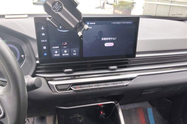 Used Geely Auto Emgrand 2023 4th Generation Champion Edition 1.5L Manual Luxury Model Audio And AC Panel