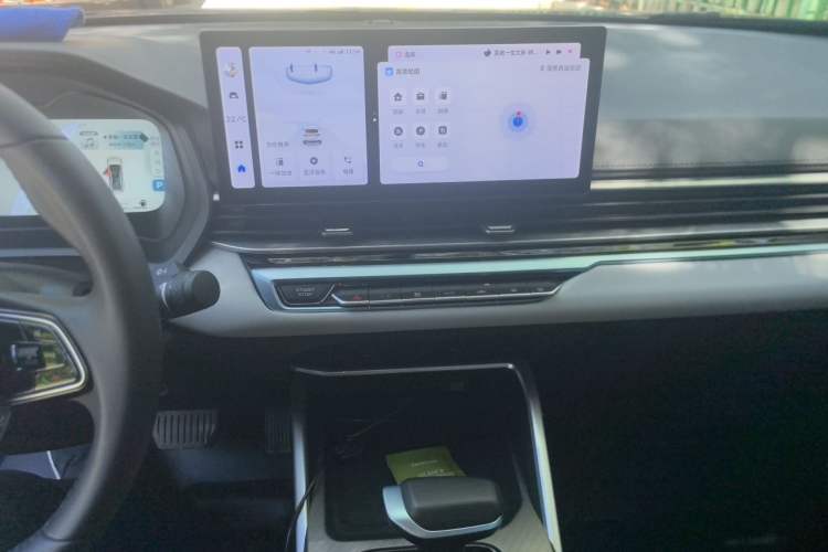 Used Geely Auto Emgrand 2023 4th Generation Champion Edition 1.5L CVT Flagship Model Audio And AC Panel