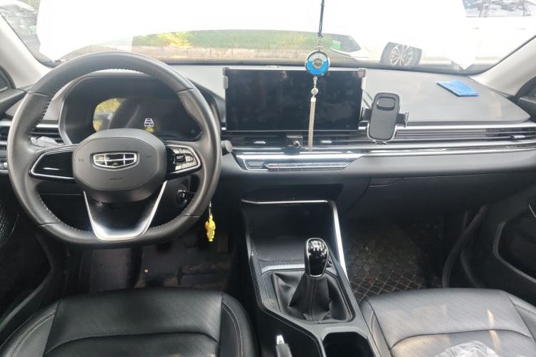 Used Geely Auto Emgrand 2023 4th Generation Champion Edition 1.5L Manual Luxury Model Center Console