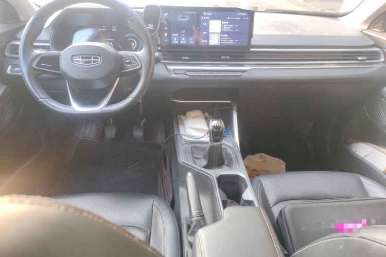 Used Geely Auto Emgrand 2023 4th Generation Champion Edition 1.5L Manual Luxury Model Center Console