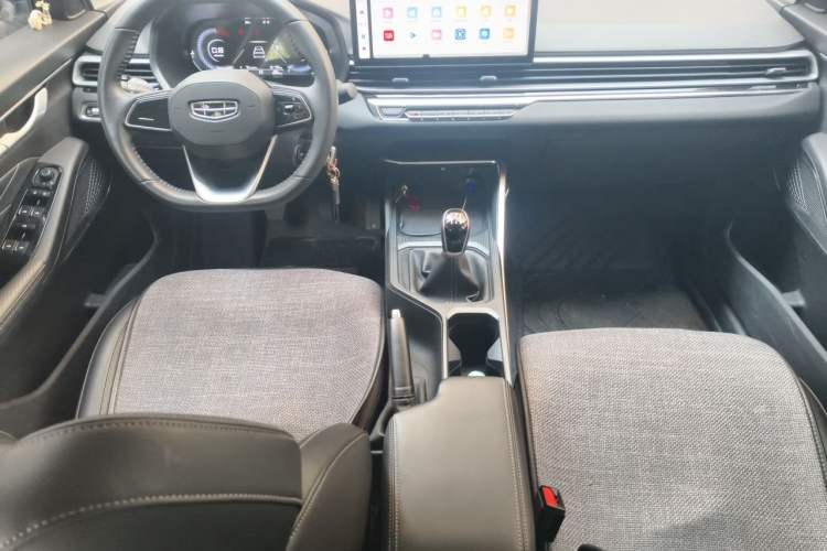 Used Geely Auto Emgrand 2023 4th Generation Champion Edition 1.5L Manual Luxury Model Center Console