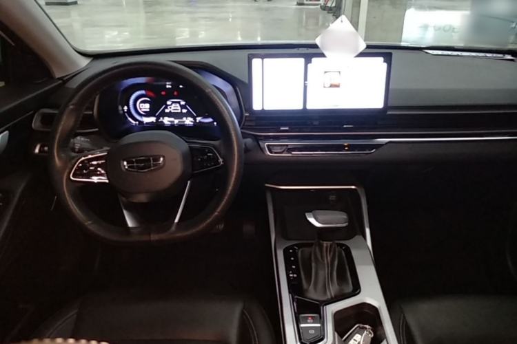 Used Geely Auto Emgrand 2023 4th Generation Champion Edition 1.5L CVT Prestige Model Center Console