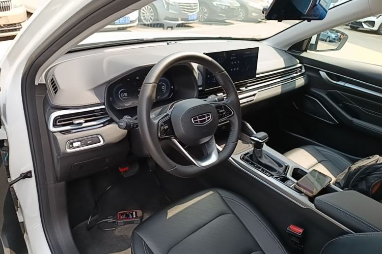 Used Geely Auto Emgrand 2023 4th Generation Champion Edition 1.5L CVT Prestige Model Center Console