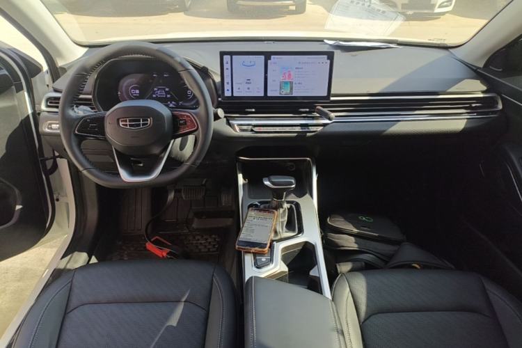 Used Geely Auto Emgrand 2023 4th Generation Champion Edition 1.5L CVT Prestige Model Center Console