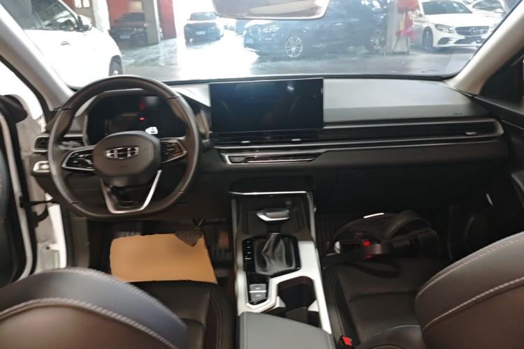 Used Geely Auto Emgrand 2023 4th Generation Champion Edition 1.5L CVT Prestige Model Center Console