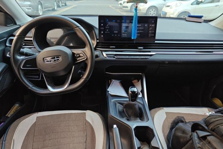 Used Geely Auto Emgrand 2023 4th Generation Champion Edition 1.5L Manual Luxury Model Center Console