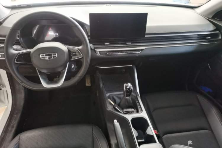 Used Geely Auto Emgrand 2023 4th Generation Champion Edition 1.5L Manual Luxury Model Center Console