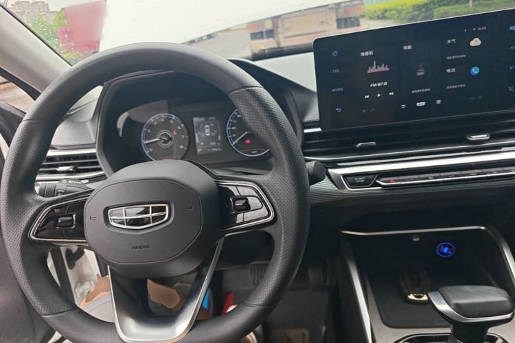 Used Geely Auto Emgrand 2023 4th Generation Champion Edition 1.5L CVT Luxury Model Center Console