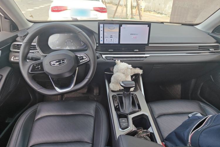 Used Geely Auto Emgrand 2023 4th Generation Champion Edition 1.5L CVT Prestige Model Center Console