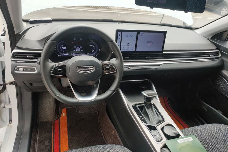 Used Geely Auto Emgrand 2023 4th Generation Champion Edition 1.5L CVT Luxury Model Center Console