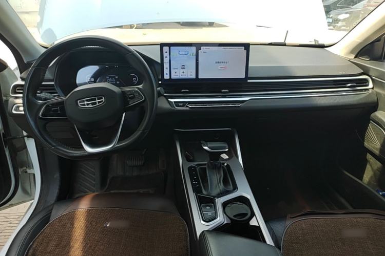Used Geely Auto Emgrand 2023 4th Generation Champion Edition 1.5L CVT Prestige Model Center Console
