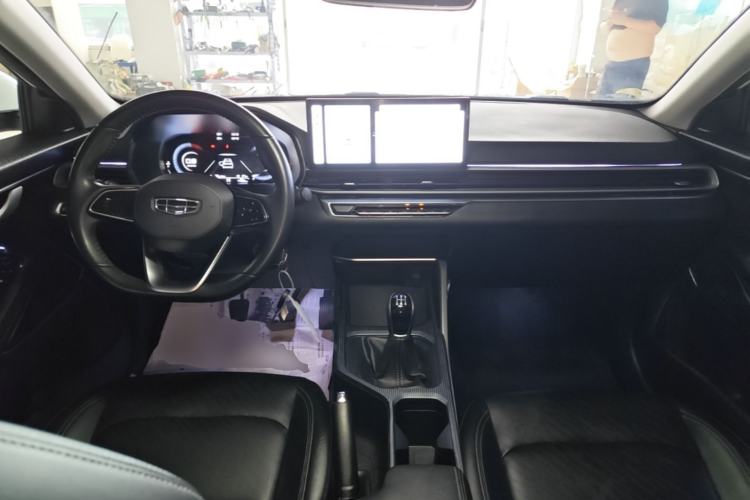 Used Geely Auto Emgrand 2023 4th Generation Champion Edition 1.5L Manual Luxury Model Center Console