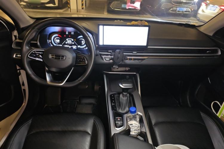 Used Geely Auto Emgrand 2023 4th Generation Champion Edition 1.5L CVT Prestige Model Center Console