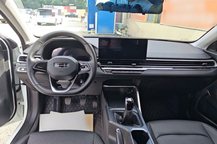 Used Geely Auto Emgrand 2023 4th Generation Champion Edition 1.5L Manual Luxury Model Center Console