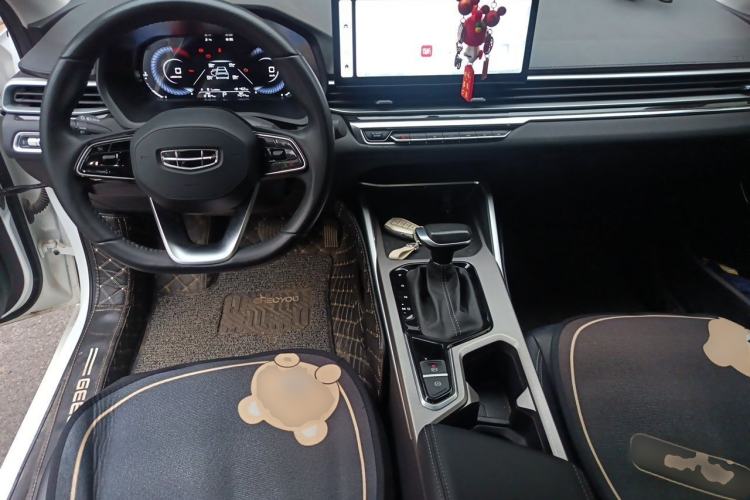 Used Geely Auto Emgrand 2023 4th Generation Champion Edition 1.5L CVT Prestige Model Center Console