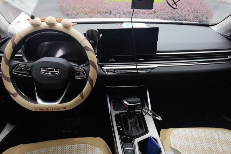 Used Geely Auto Emgrand 2023 4th Generation Champion Edition 1.5L CVT Luxury Model Center Console