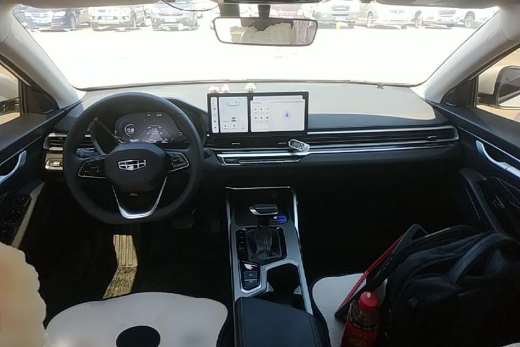 Used Geely Auto Emgrand 2023 4th Generation Champion Edition 1.5L CVT Luxury Model Center Console