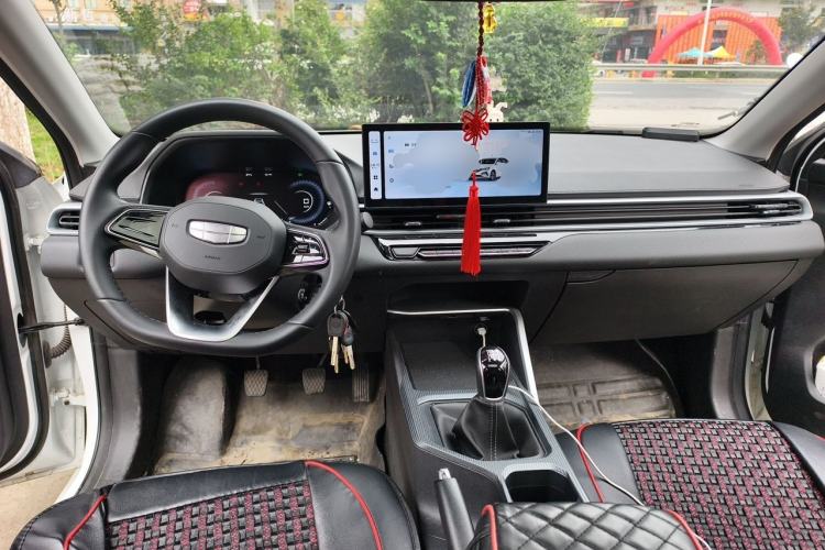 Used Geely Auto Emgrand 2023 4th Generation Champion Edition 1.5L Manual Luxury Model Center Console