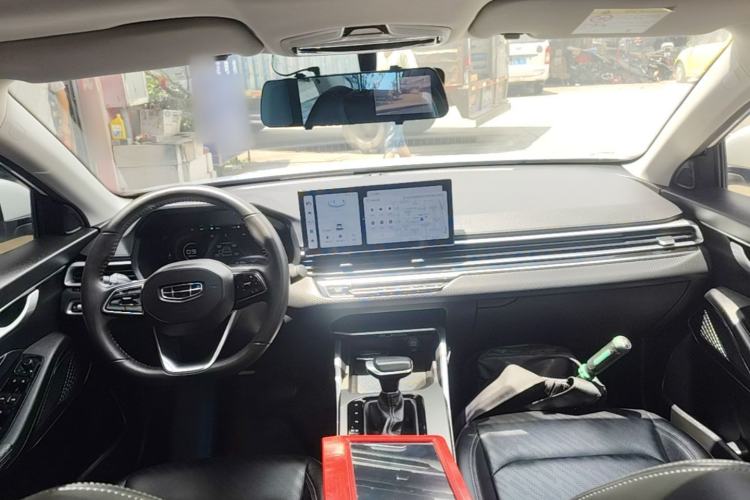 Used Geely Auto Emgrand 2023 4th Generation Champion Edition 1.5L CVT Prestige Model Center Console