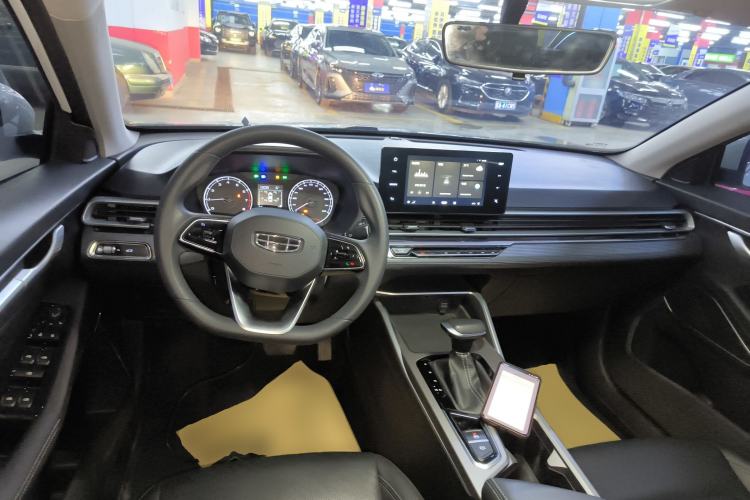Used Geely Auto Emgrand 2023 4th Generation Champion Edition 1.5L CVT Luxury Model Center Console