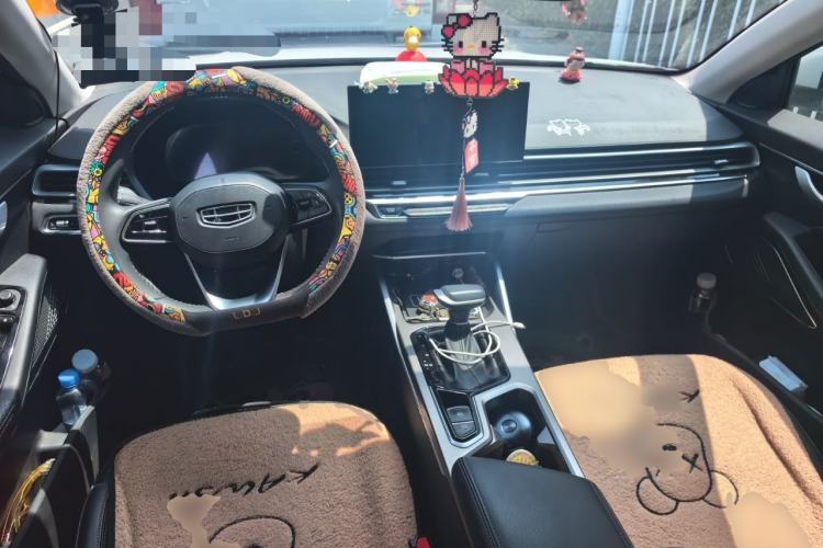 Used Geely Auto Emgrand 2023 4th Generation Champion Edition 1.5L CVT Prestige Model Center Console